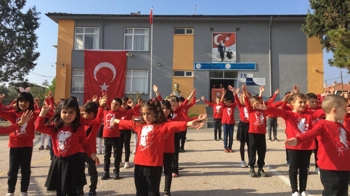 Cumhuriyet Bayramımızın 101.yılı okulumuzda Öğretmenlerimiz, Öğrencilerimiz ve Velilerimizin katılımıyla coşkuyla kutlandı.